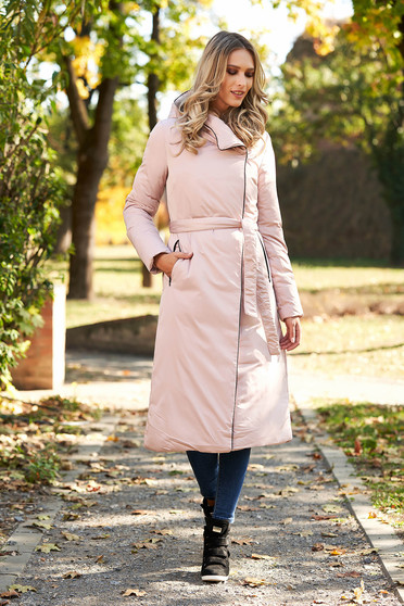 Long rosa casual jacket accessorized with tied waistband with undetachable hood