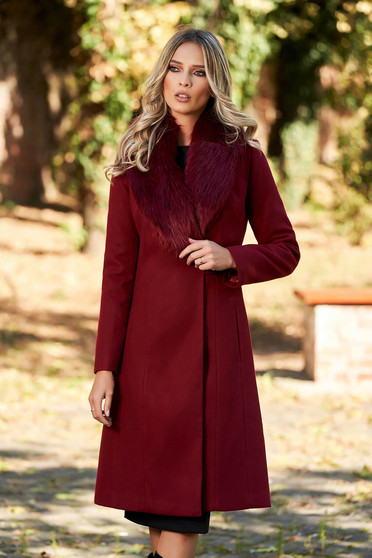LaDonna burgundy elegant coat with inside lining and fur collar