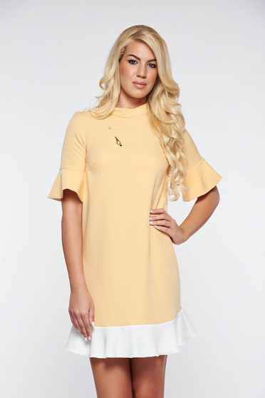 PrettyGirl yellow elegant dress with easy cut slightly elastic fabric with metalic accessory