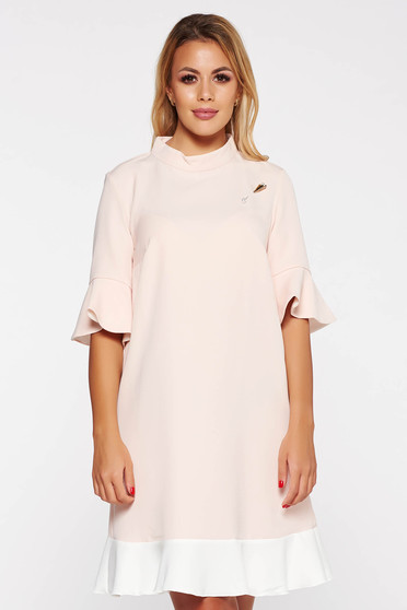PrettyGirl rosa elegant dress with easy cut slightly elastic fabric with metalic accessory