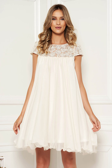 Artista white occasional dress with easy cut with embroidery details from veil with inside lining