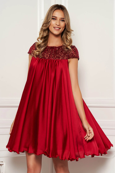 Artista burgundy occasional dress with easy cut with embroidery details from veil with inside lining