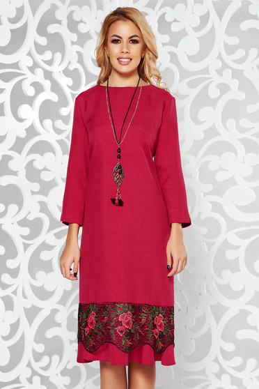 Fuchsia elegant flared dress slightly elastic fabric with lace details accessorized with chain