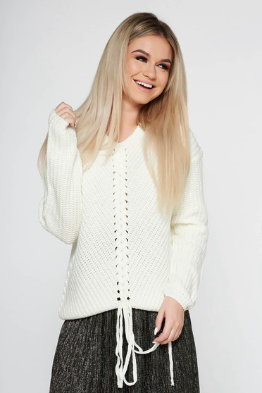 White casual sweater with easy cut with v-neckline knitted fabric