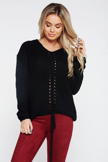 Black casual sweater with easy cut with v-neckline knitted fabric