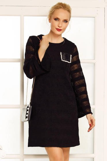 Fofy black elegant dress with straight cut knitted fabric large sleeves