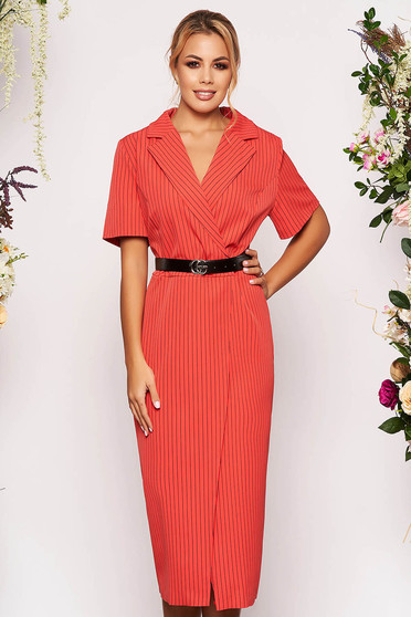 Coral daily midi dress with tented cut slightly elastic fabric accessorized with belt