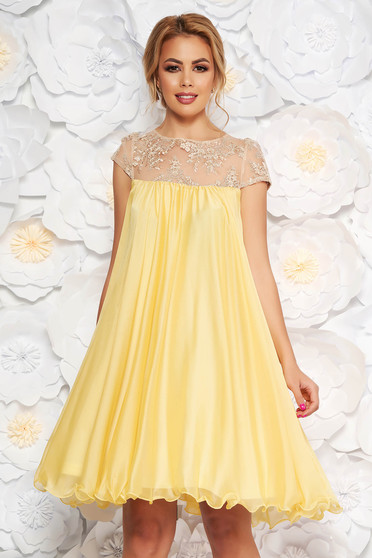 Artista yellow occasional dress with easy cut with embroidery details from veil with inside lining