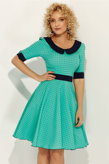 Fofy green elegant daily dress flaring cut with round collar accessorized with tied waistband