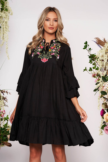 Black daily flared nonelastic cotton dress with laced details and front embroidery