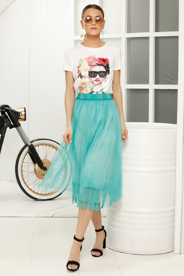 White casual flared t-shirt short sleeve thin fabric