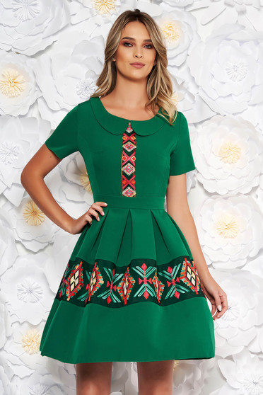 Green elegant daily cloche dress short sleeve with round collar embroidered