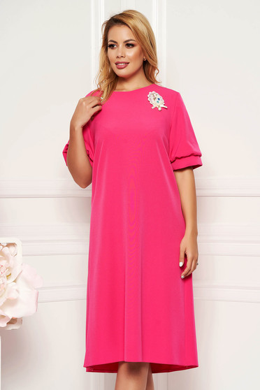 Pink elegant flared dress short sleeve without clothing accessorized with breastpin
