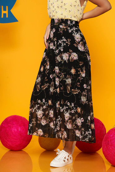 Black skirt from veil fabric cloche wwith medium waist with floral print