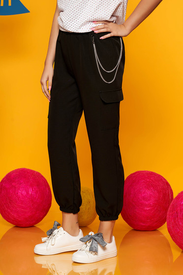 Black trousers casual high waisted 3/4 lateral pockets with an accessory