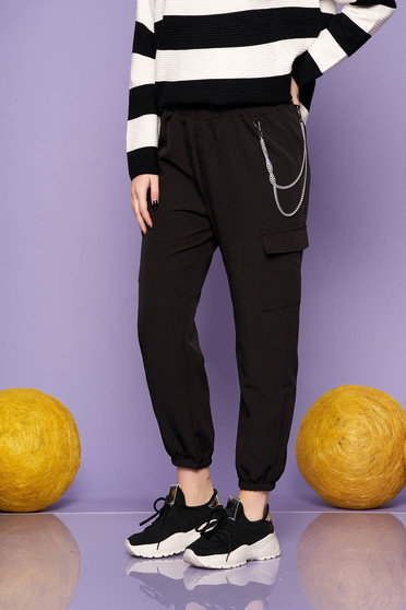 Black trousers casual high waisted lateral pockets with an accessory