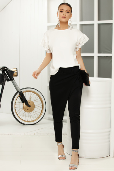Casual flared white t-shirt with laced sleeves