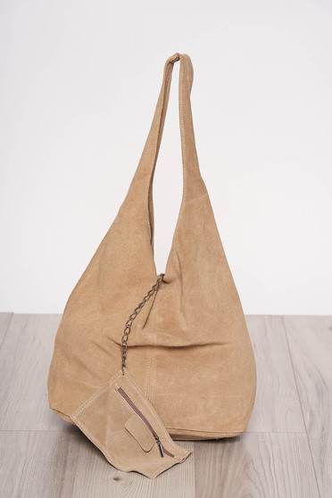 Cream casual bag medium handles with an accessory