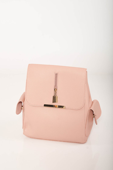 Casual pink backpacks from faux leather with lateral pockets and adjustable straps