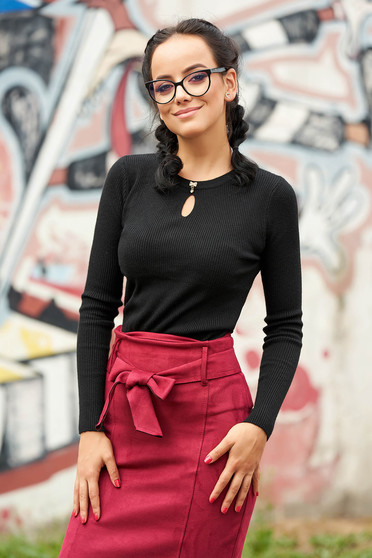 Black sweater casual short cut knitted with rounded cleavage with bow