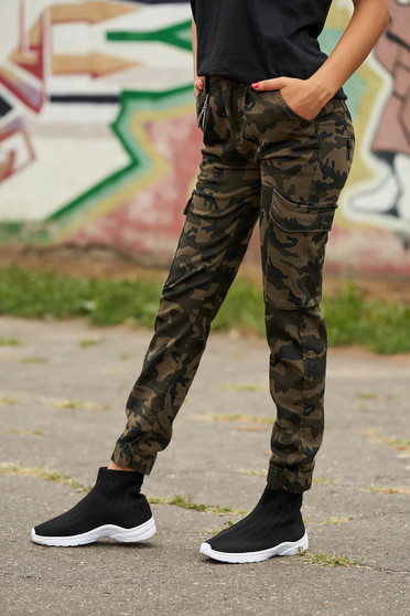 Darkgreen trousers casual cotton camouflage metallic chain accessory medium waist