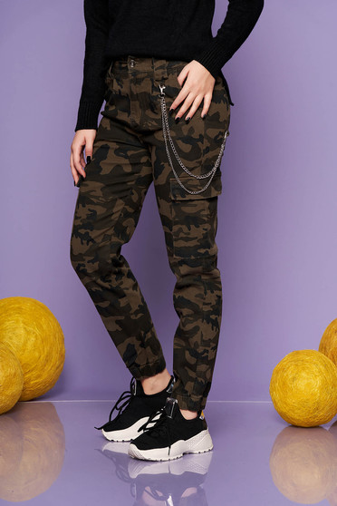 Darkgreen trousers casual cotton camouflage metallic chain accessory medium waist