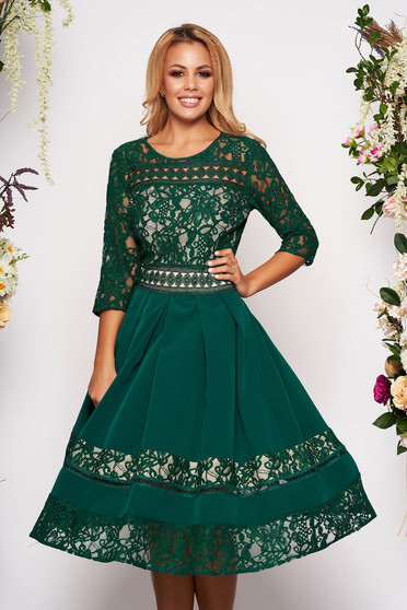Green dress elegant midi cloche laced with 3/4 sleeves without clothing with rounded cleavage