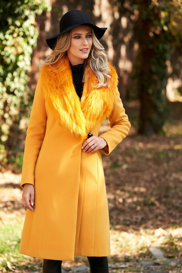 Mustard elegant coat with inside lining fur collar