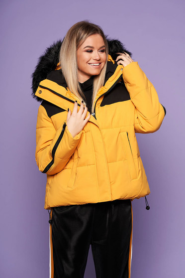Mustard oversized casual jacket with easy cut with undetachable hood with faux fur details