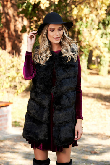 Gilet with easy cut from ecological fur with inside lining black with pockets