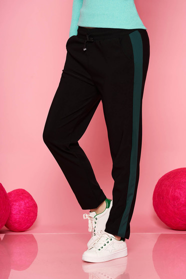 Green trousers casual with pockets with elastic waist is fastened around the waist with a ribbon straight