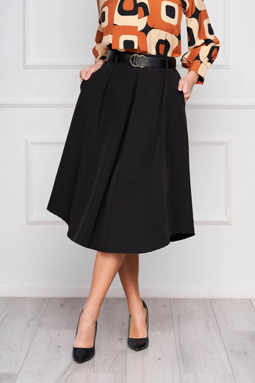 Black skirt cloche midi office accessorized with belt with pockets pleats of material
