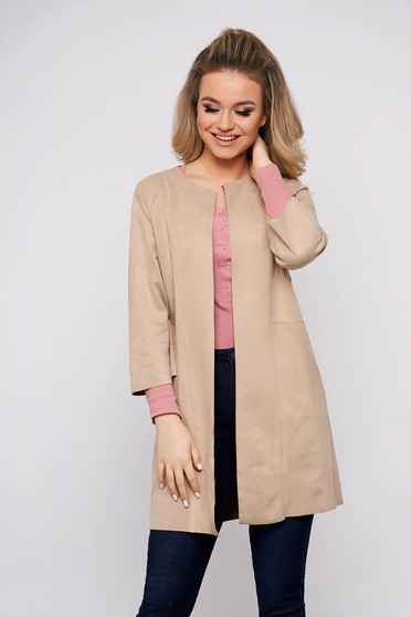 Cream cardigan from velour with straight cut with 3/4 sleeves casual
