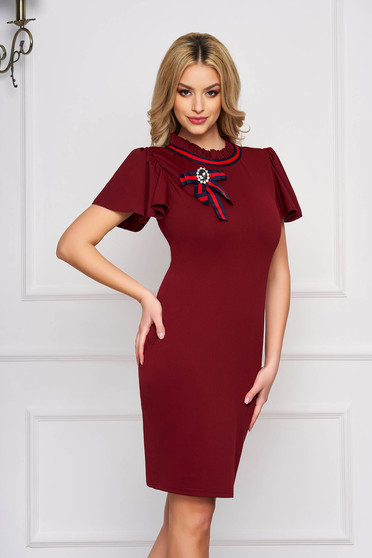 Dress burgundy accessorized with breastpin short sleeve pencil short cut cloth elegant