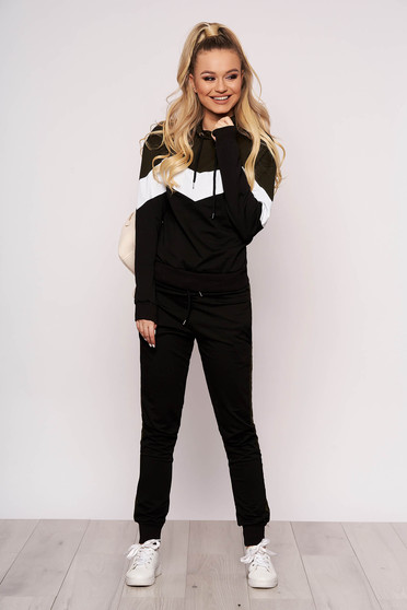 Khaki sport 2 pieces casual is fastened around the waist with a ribbon with trousers with pockets hooded