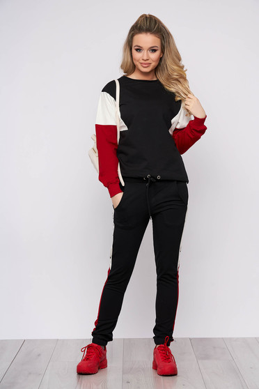 Red sport 2 pieces from two pieces cotton with laced details pants fastened with a cord